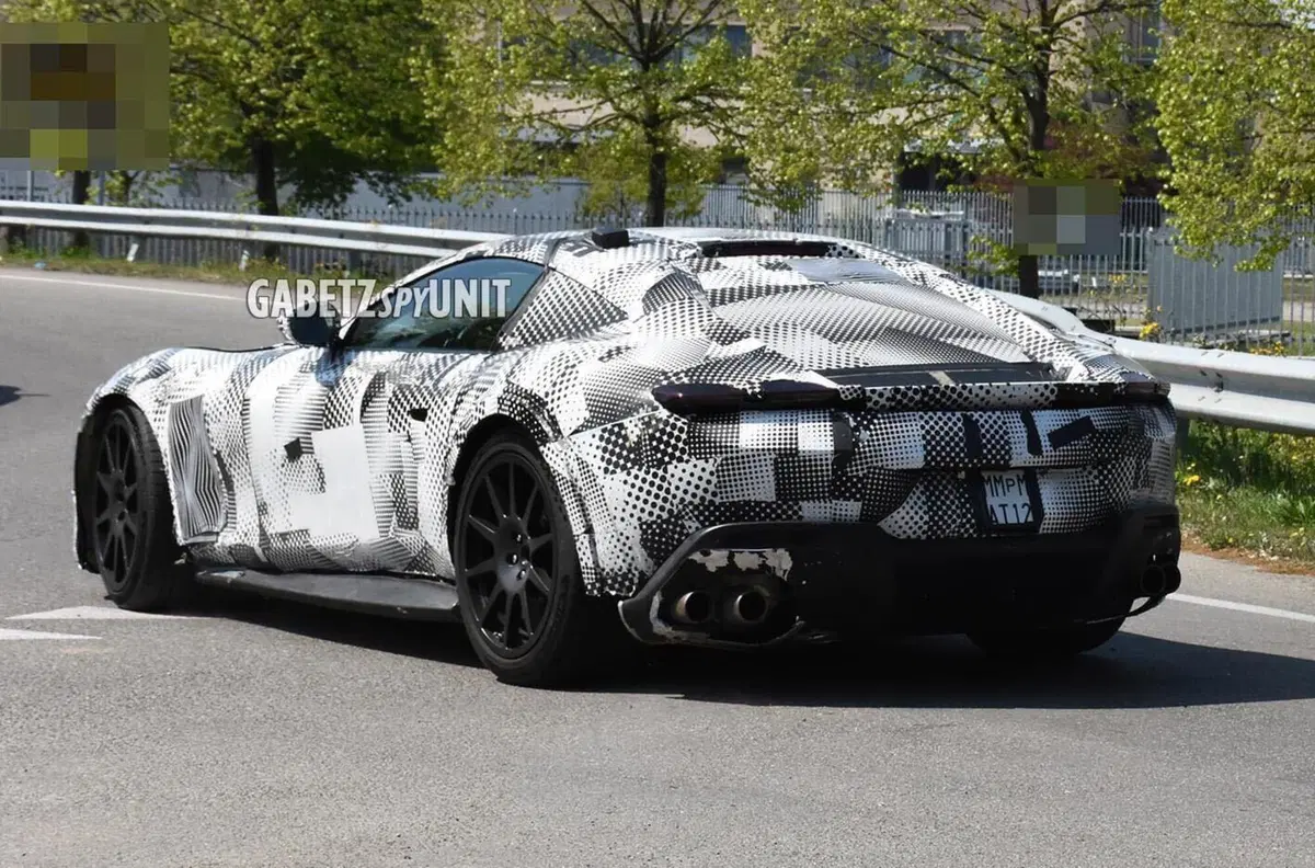 Ferrari 812 Superfast, l’ultima Ferrari con motore V12 [Foto Spia] (6)