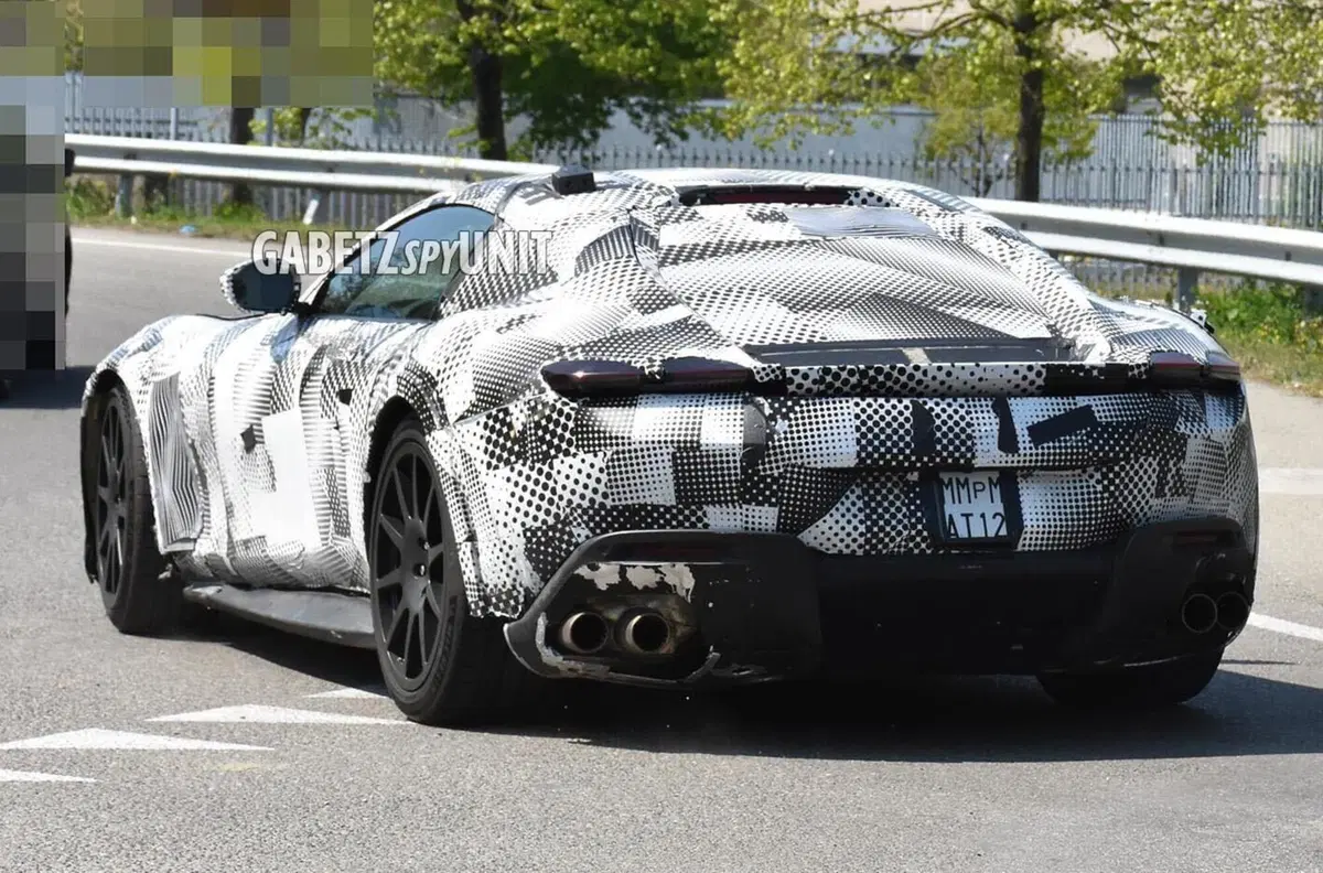 Ferrari 812 Superfast, l’ultima Ferrari con motore V12 [Foto Spia] (7)