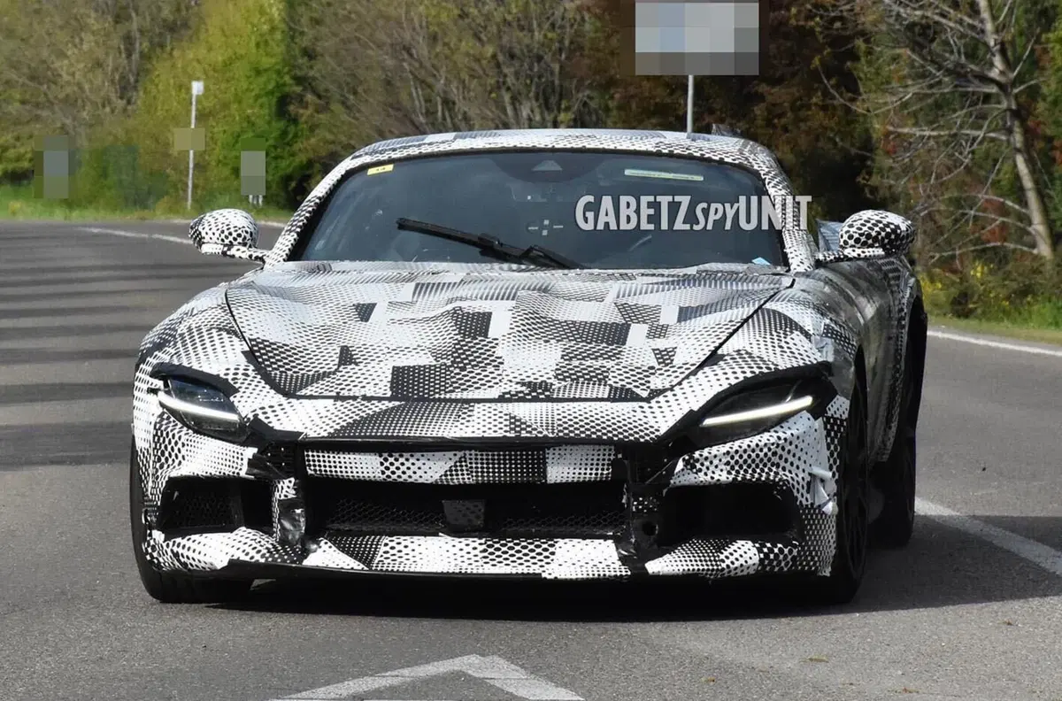 Ferrari 812 Superfast, l’ultima Ferrari con motore V12 [Foto Spia] (9)