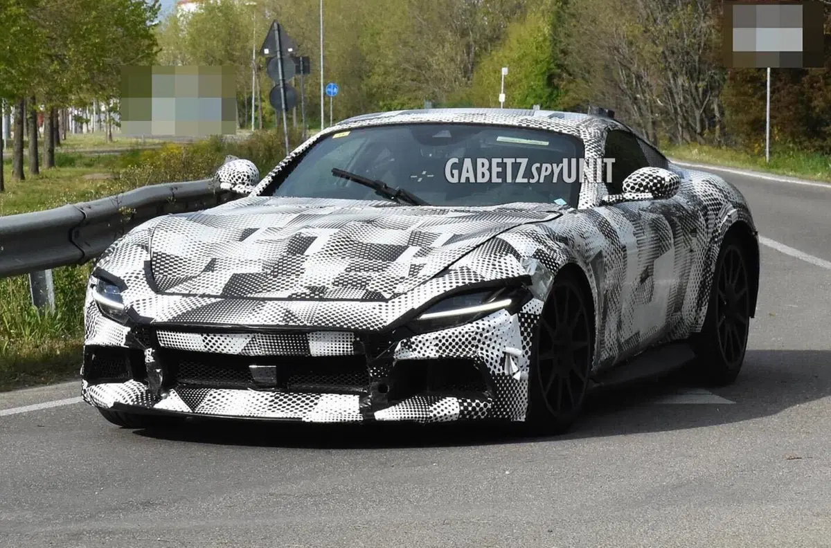 Ferrari 812 Superfast, l’ultima Ferrari con motore V12 [Foto Spia] (10)