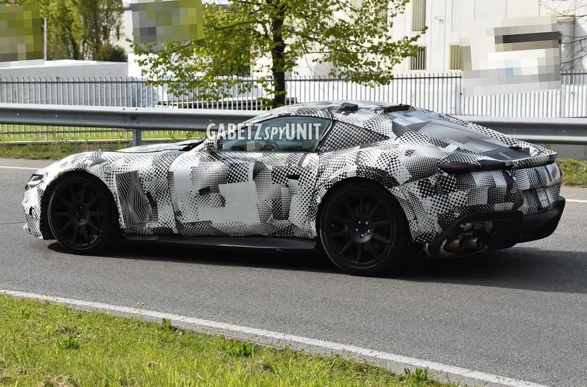 Ferrari 812 Superfast, l’ultima Ferrari con motore V12 [Foto Spia] (12)