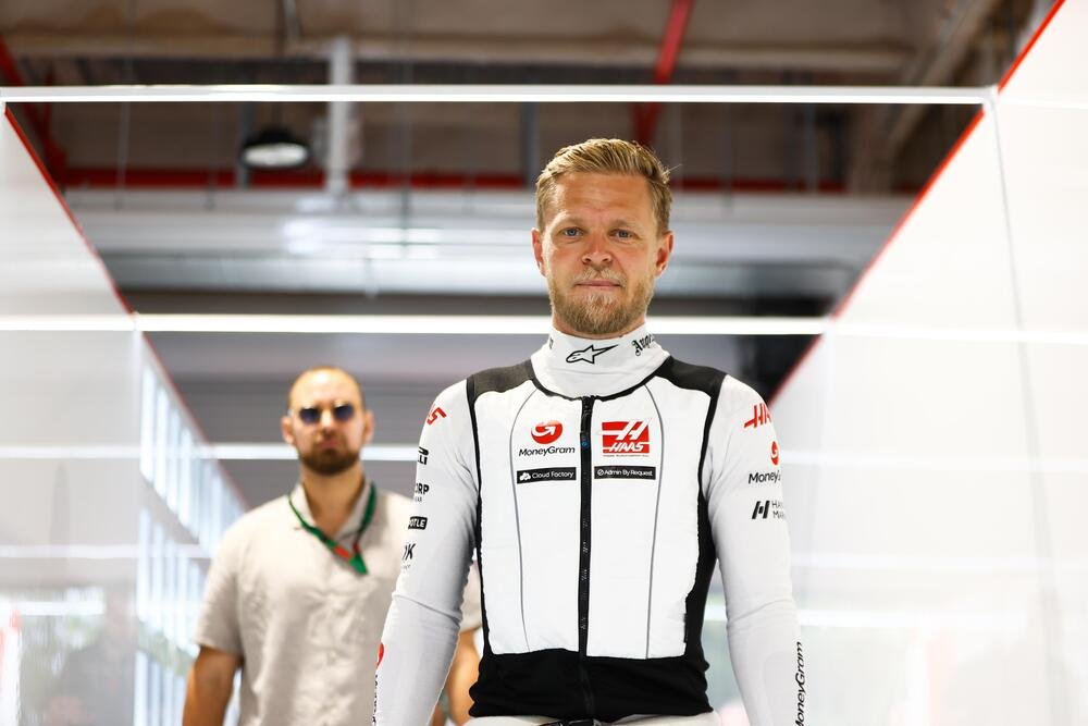 Kevin Magnussen scatter&agrave; dalla quarta posizione nel GP di Miami di F1