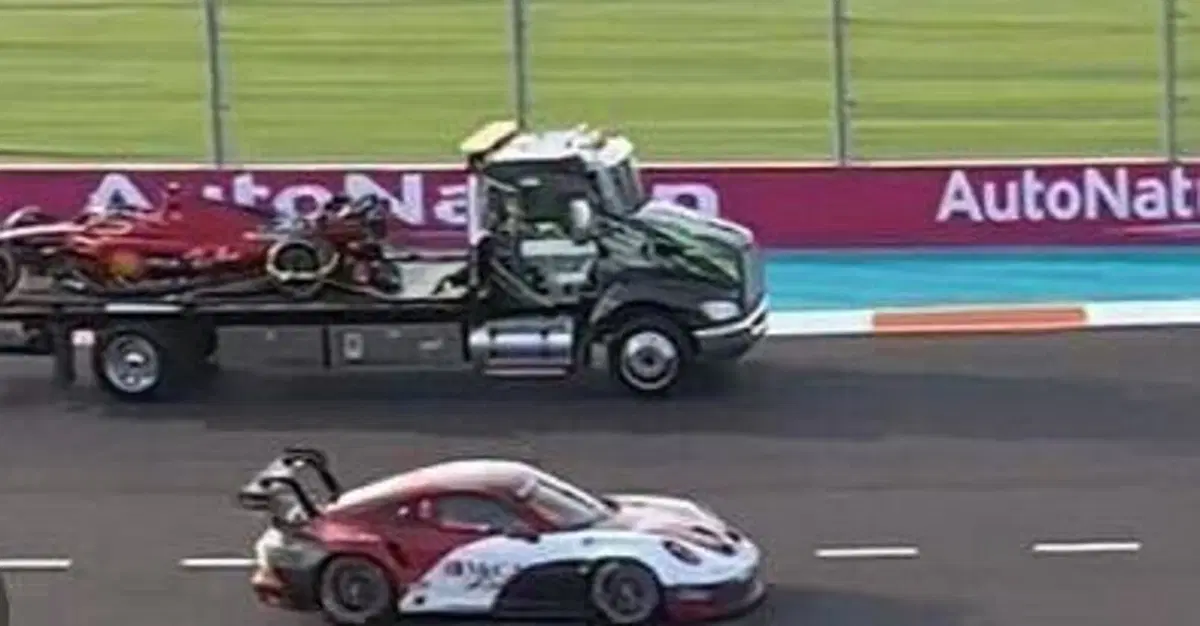 F1,GP Miami: carro attrezzi porta via l'auto di Leclerc in pista durante la gara delle Porsche (Video)