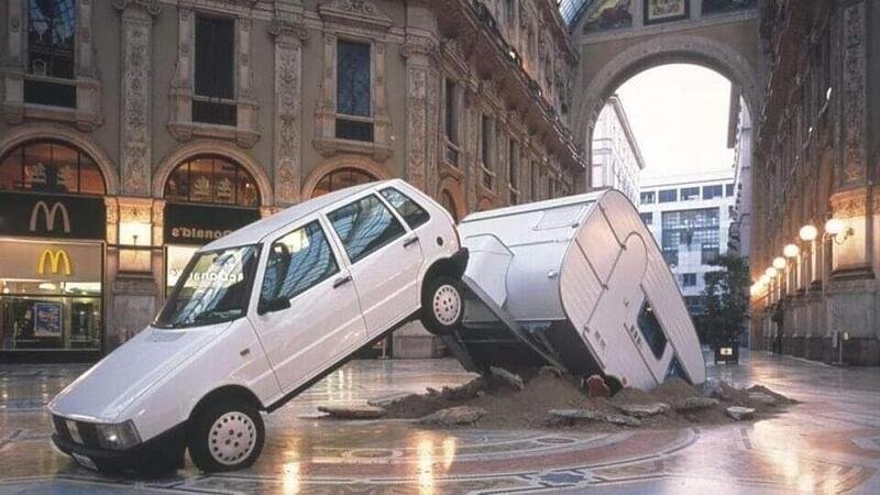 Vent&#039;anni fa: la Fiat Uno con roulotte al seguito irrompeva in Galleria a Milano