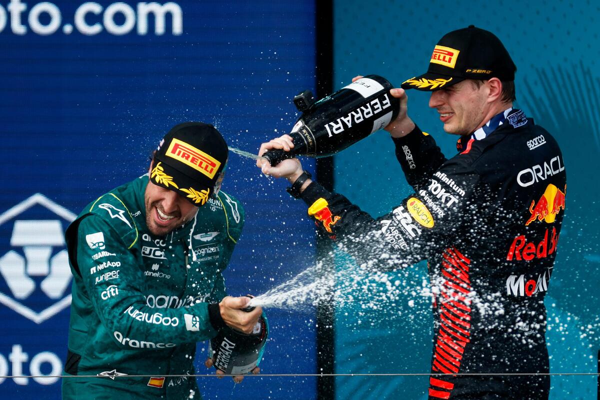 (Dpa) Tedesco pilota di Formula Uno Michael Schumacher (Ferrari) salti di gioia dopo aver