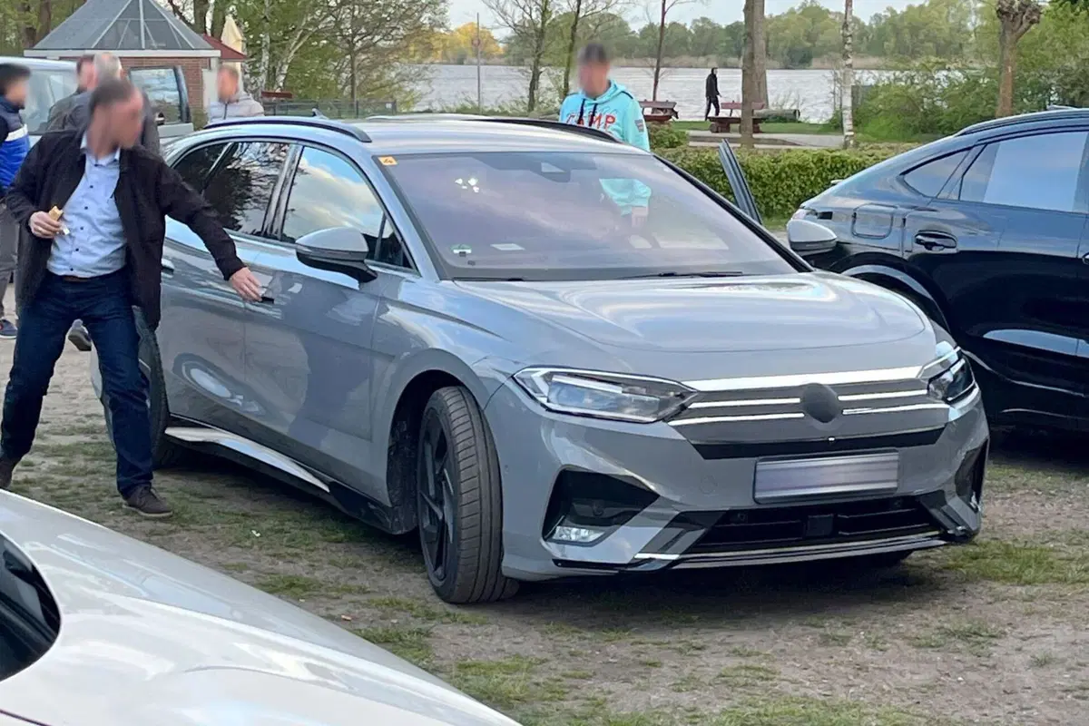 Volkswagen ID.7 Station Wagon, ecco il primo avvistamento [Foto Spia] (3)
