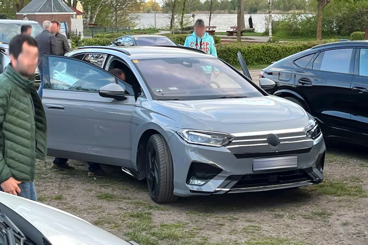 Volkswagen ID.7 Station Wagon, ecco il primo avvistamento [Foto Spia] (5)
