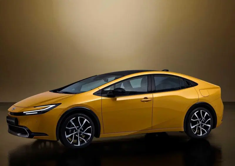 Toyota Prius (2023-->>) (3)