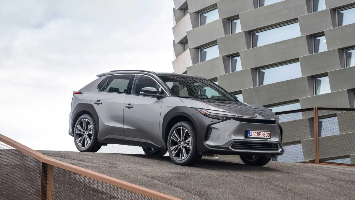 Toyota bZ4X EV 218 CV First Edition AWD (2)