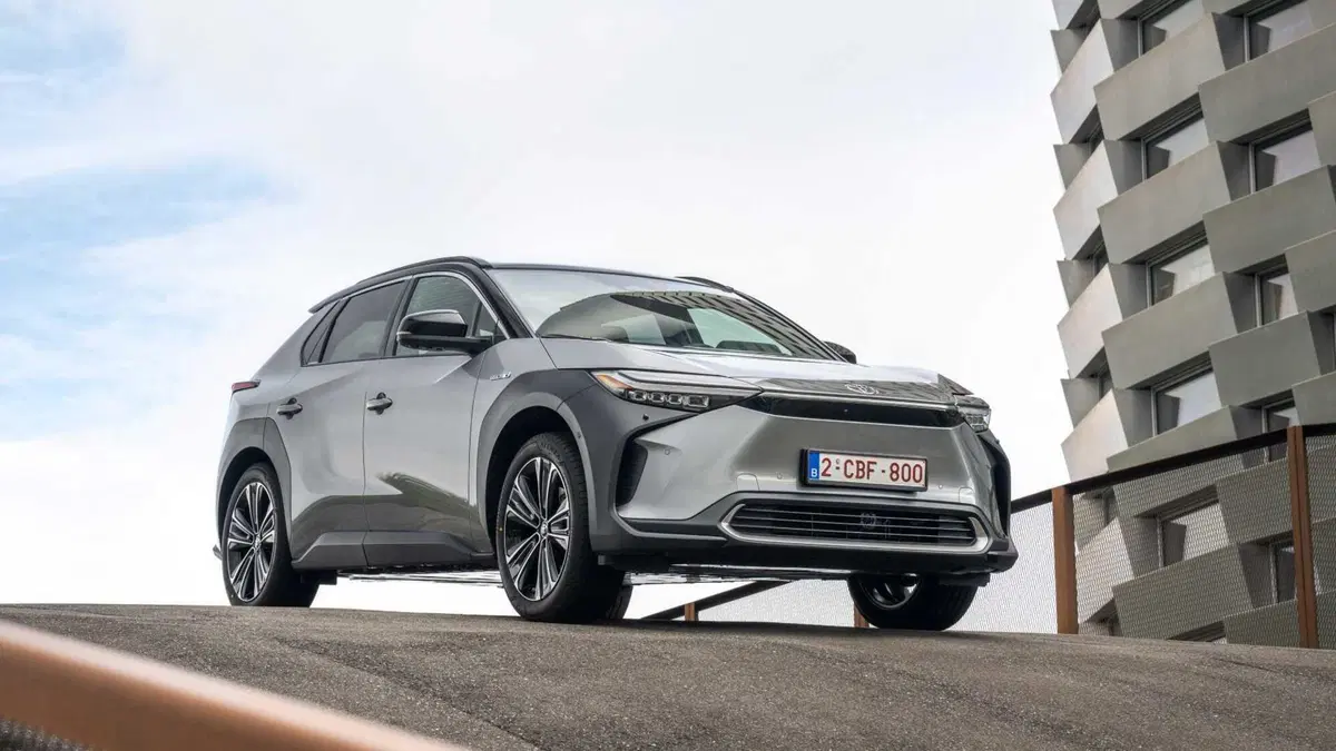 Toyota bZ4X EV 218 CV First Edition AWD (3)