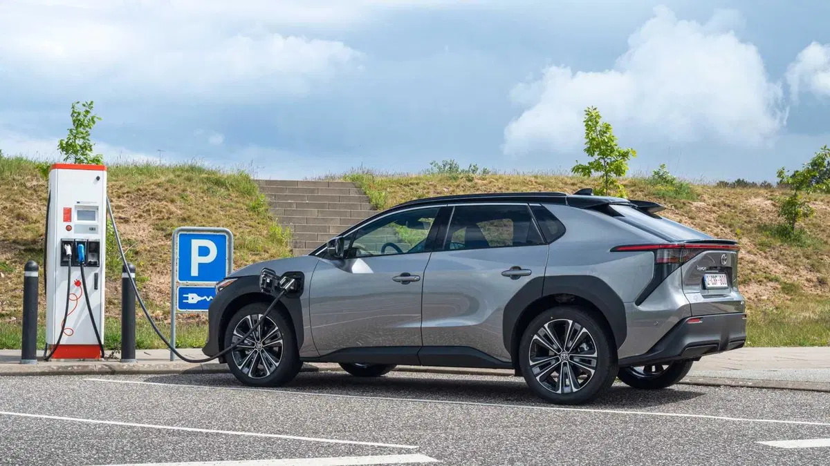 Toyota bZ4X EV 218 CV First Edition AWD (6)