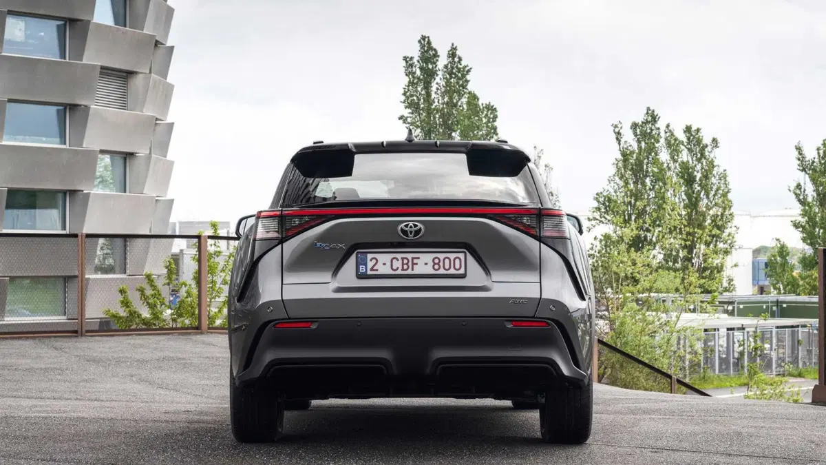 Toyota bZ4X EV 218 CV First Edition AWD (10)