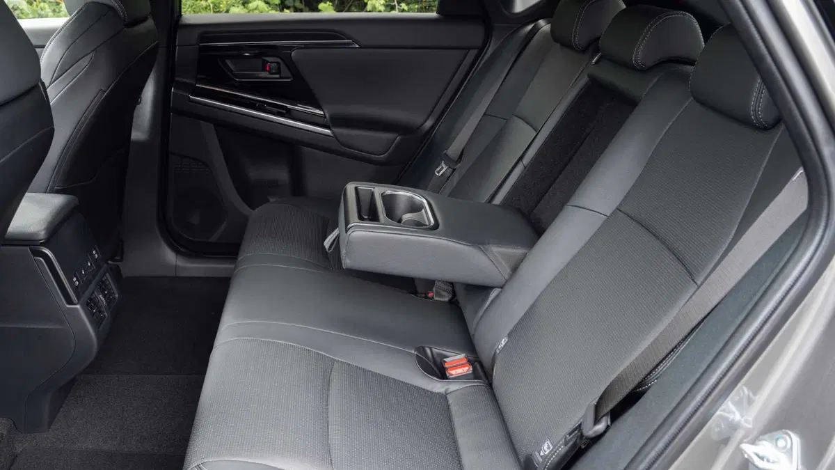 Toyota bZ4X EV 218 CV First Edition AWD (15)