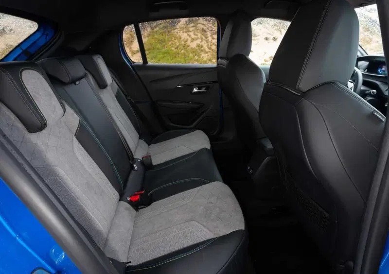 Peugeot 208 (32)