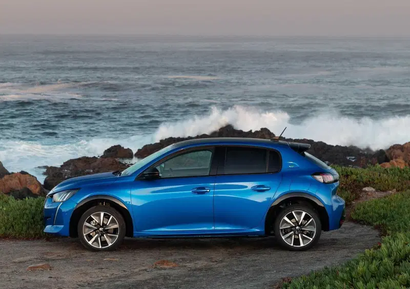 Peugeot 208 (23)