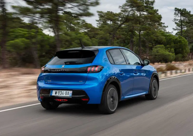 Peugeot 208 (27)