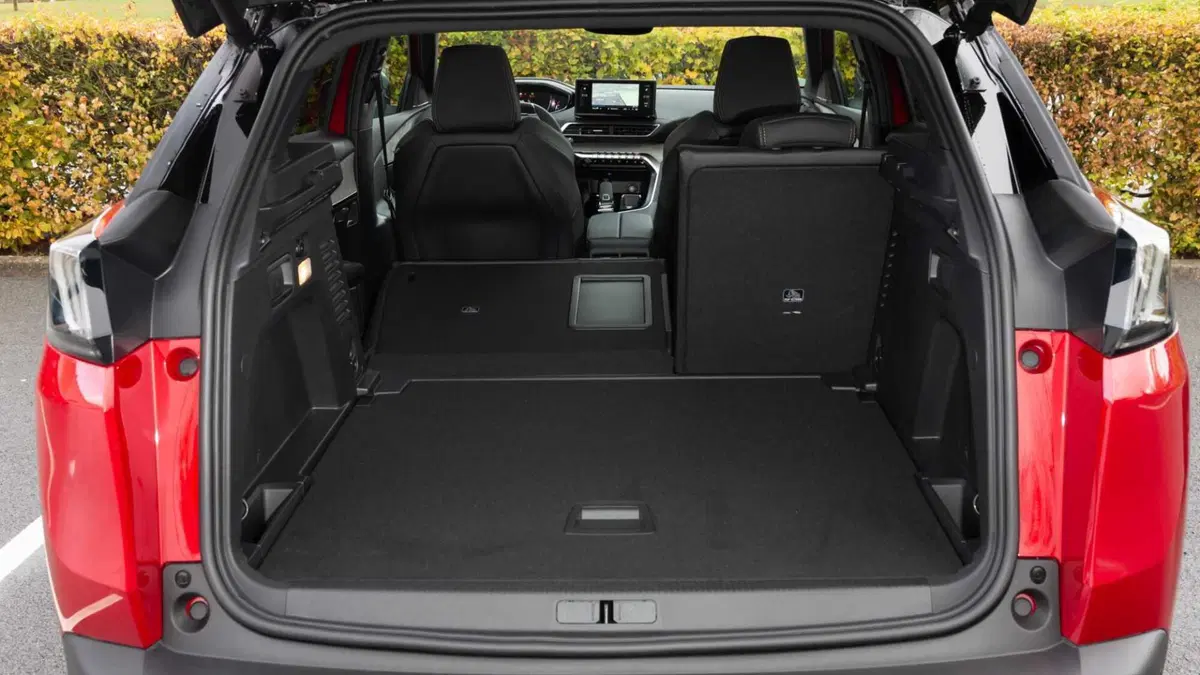 Peugeot 3008 Hybrid 225 e-EAT8 Allure (14)