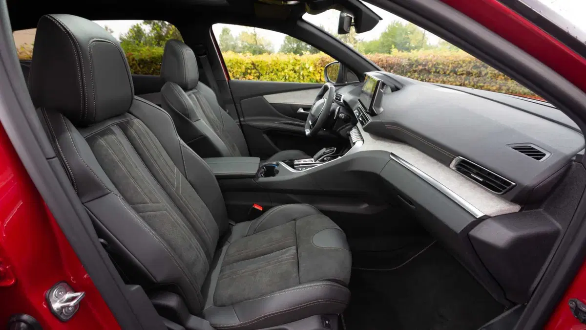 Peugeot 3008 Hybrid 225 e-EAT8 Allure (12)