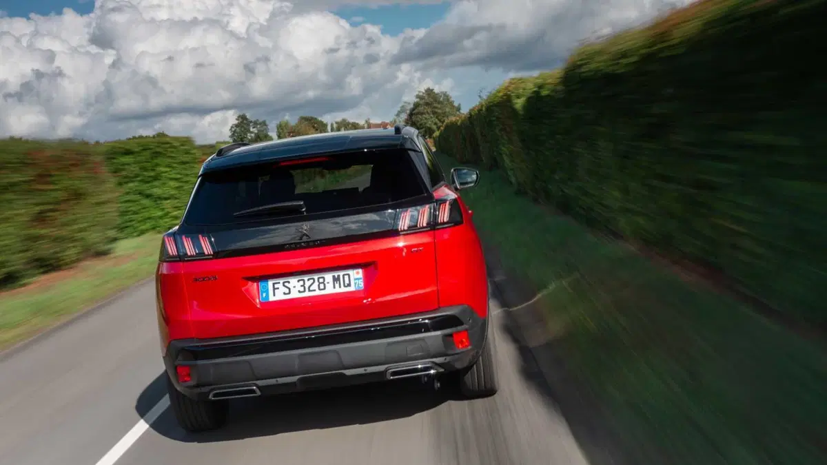 Peugeot 3008 Hybrid 225 e-EAT8 Allure (9)