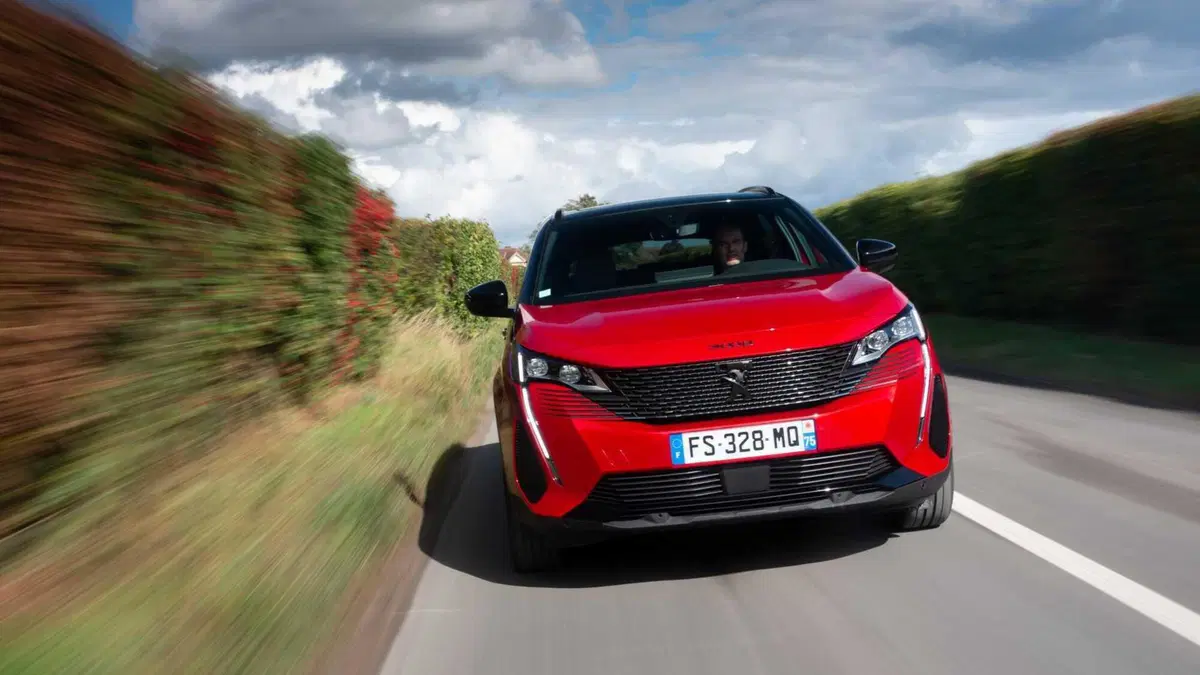 Peugeot 3008 Hybrid 225 e-EAT8 Allure (4)