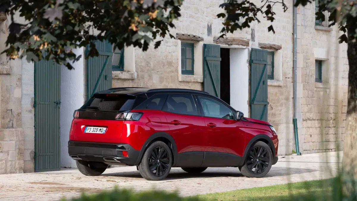 Peugeot 3008 Hybrid 225 e-EAT8 Allure (2)