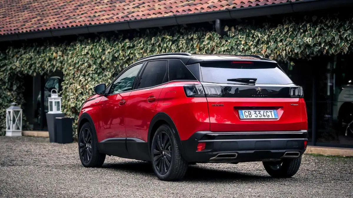 Peugeot 3008 Hybrid 225 e-EAT8 Allure (7)