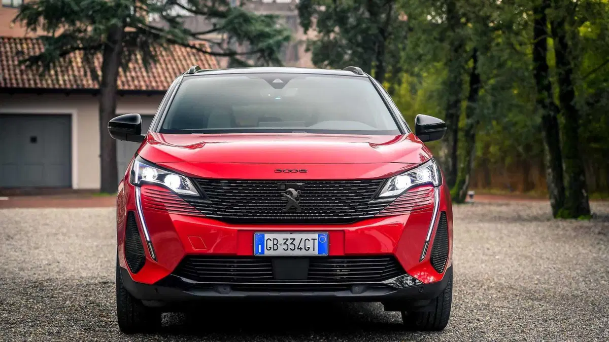 Peugeot 3008 Hybrid 225 e-EAT8 Allure (5)