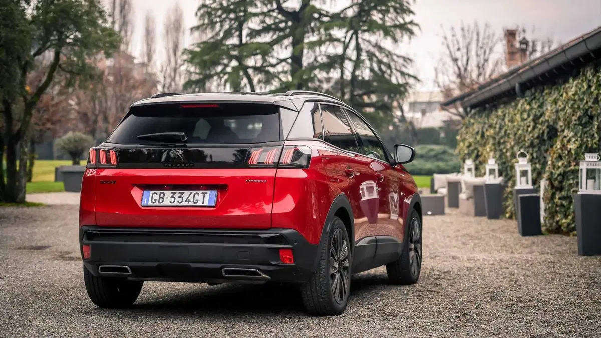 Peugeot 3008 Hybrid 225 e-EAT8 Allure (6)