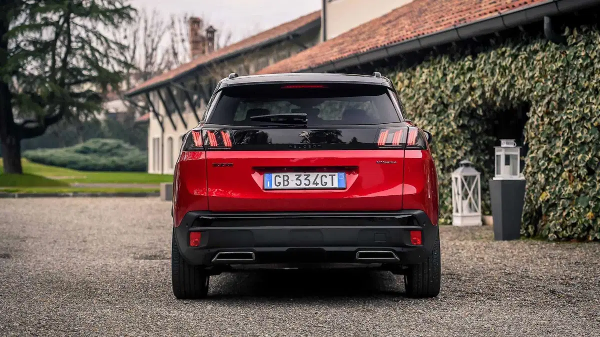 Peugeot 3008 Hybrid 225 e-EAT8 Allure (8)