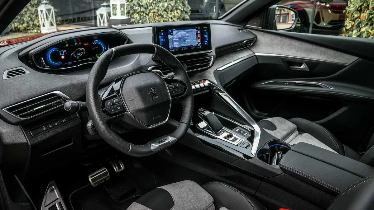 Peugeot 3008 Hybrid 225 e-EAT8 Allure (11)