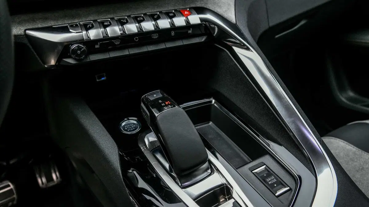 Peugeot 3008 Hybrid 225 e-EAT8 Allure (21)