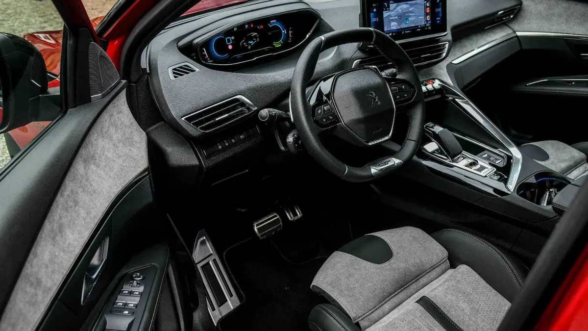 Peugeot 3008 Hybrid 225 e-EAT8 Allure (10)