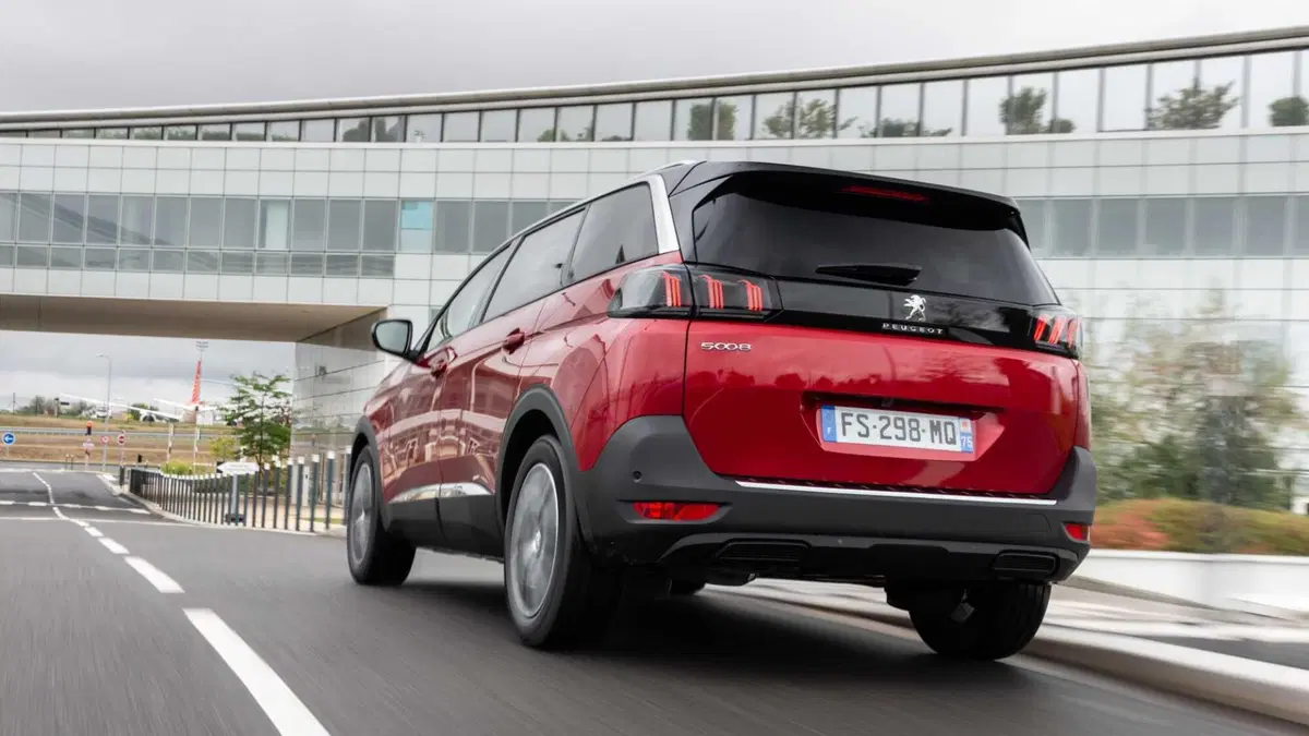 Peugeot 5008 BlueHDi 150 S&S Business (7)