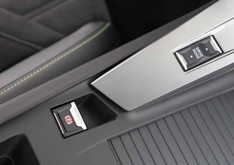Peugeot 308 SW (2021-->>) (17)