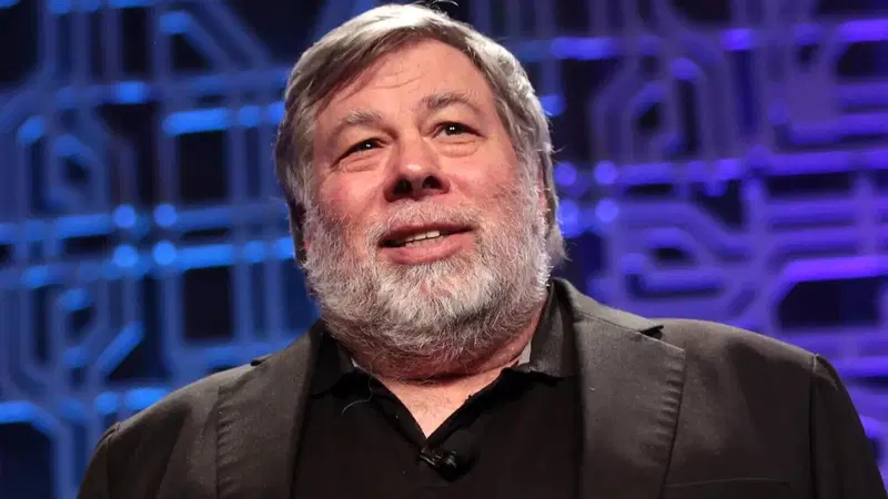 Steve Wozniak (co-fondatore di Apple) : l'Intelligenza Artificiale di Tesla ci pu&ograve; uccidere