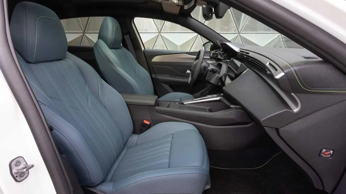 Peugeot 308 (2021-->>) (10)