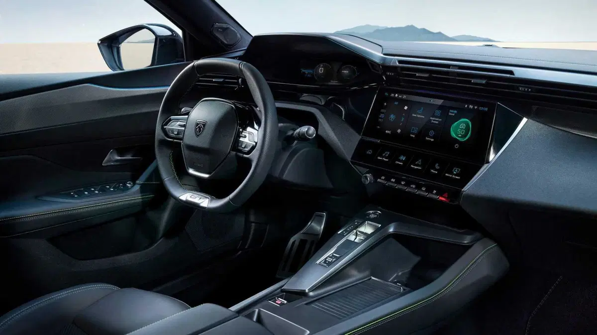 Peugeot 408 1.2 hybrid Allure 136cv e-dsc6 (9)