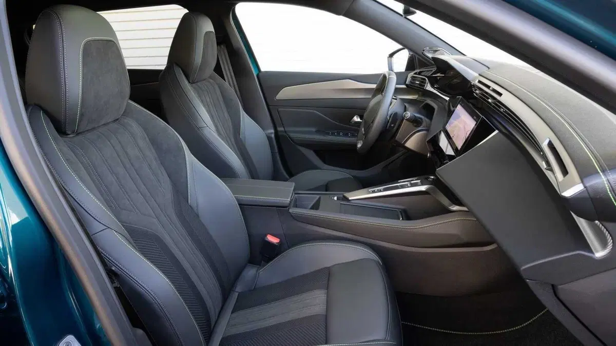 Peugeot 408 1.2 hybrid Allure 136cv e-dsc6 (11)