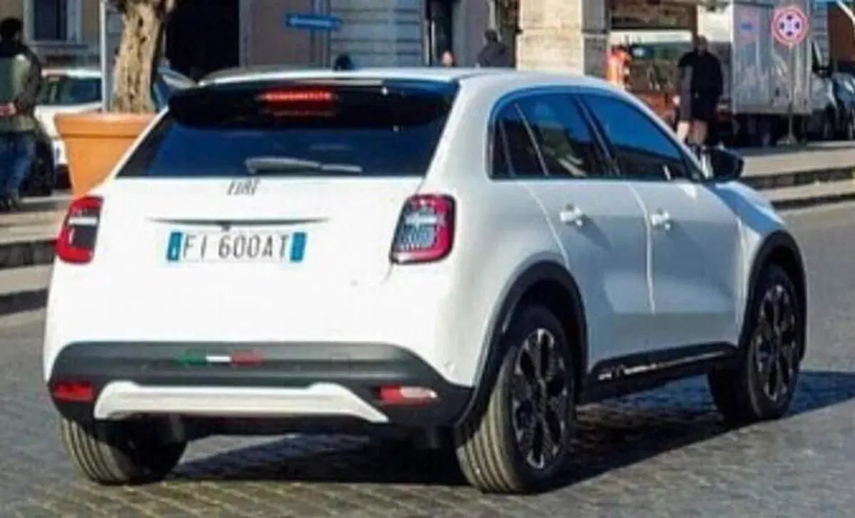 Fiat 600: avvistata a Roma e confermato il nome | Nuove Foto Spia! (2)