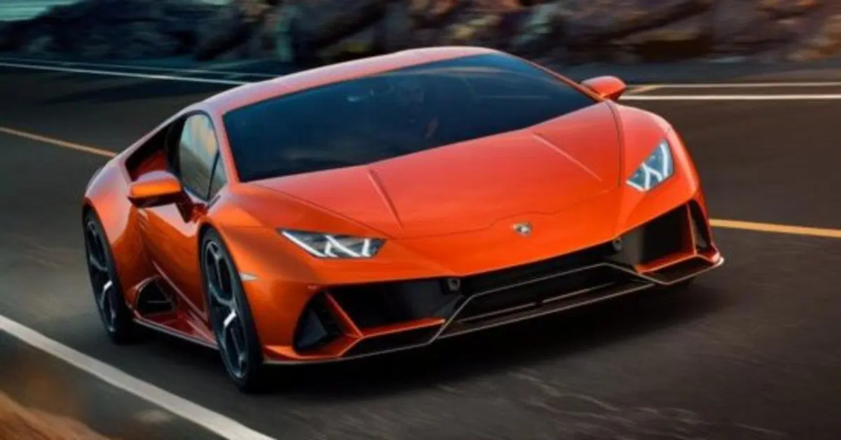 Fermato dai vigili in Lamborghini: "siete comunisti e invidiosi" 