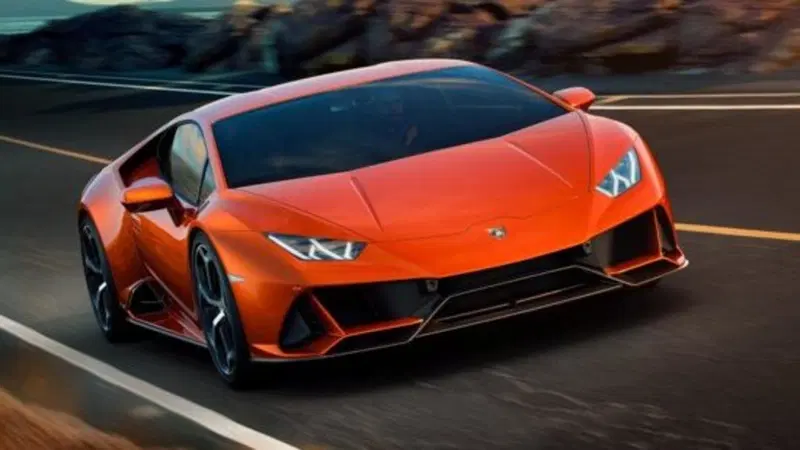 Fermato dai vigili in Lamborghini: "siete comunisti e invidiosi" 