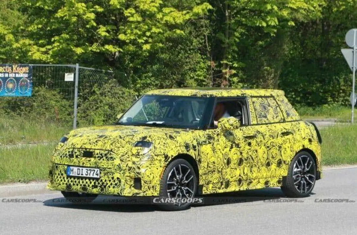 MINI 5 porte | L’endotermico abbraccia l’ibrido a 48 Volt [Foto Spia] (3)