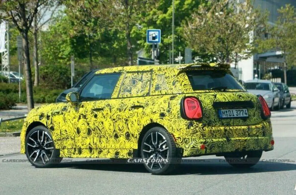 MINI 5 porte | L’endotermico abbraccia l’ibrido a 48 Volt [Foto Spia] (6)