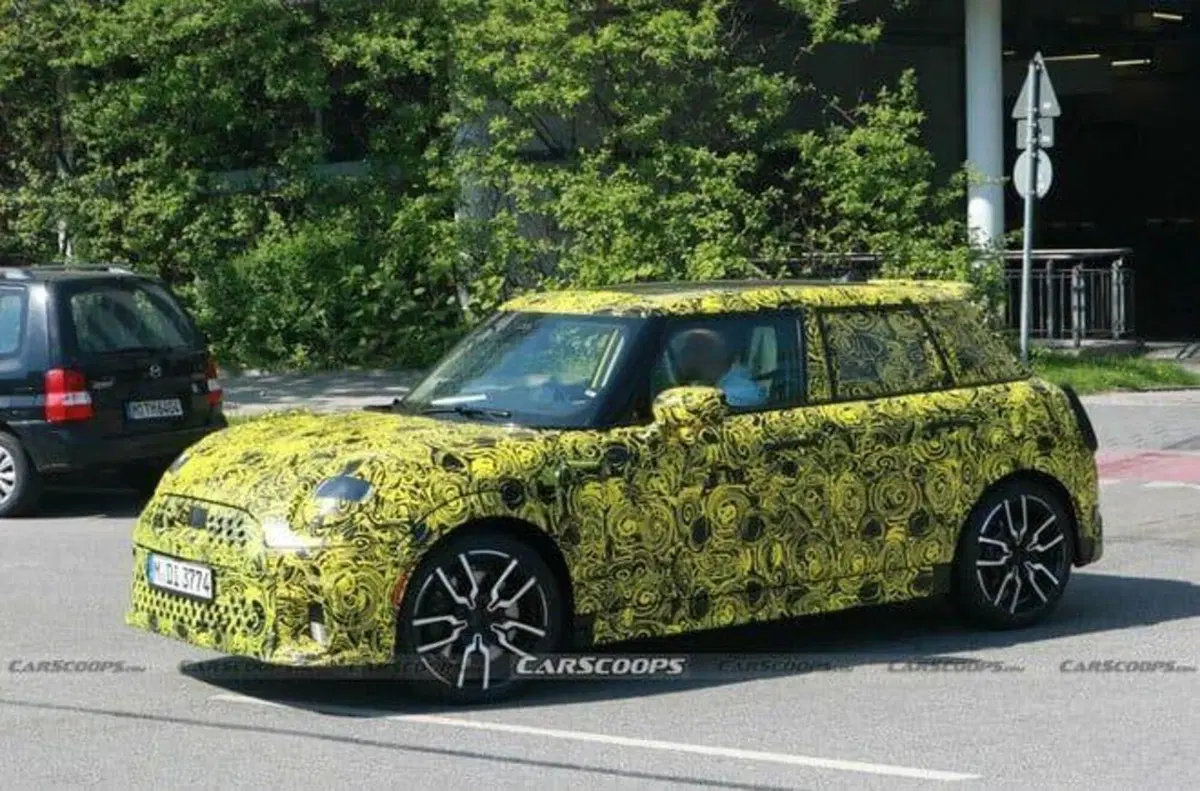 MINI 5 porte | L’endotermico abbraccia l’ibrido a 48 Volt [Foto Spia] (9)