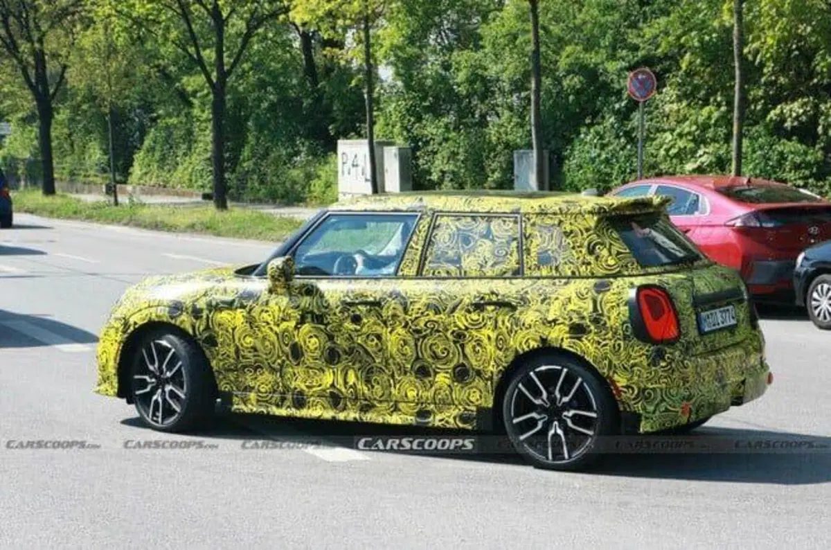 MINI 5 porte | L’endotermico abbraccia l’ibrido a 48 Volt [Foto Spia] (10)