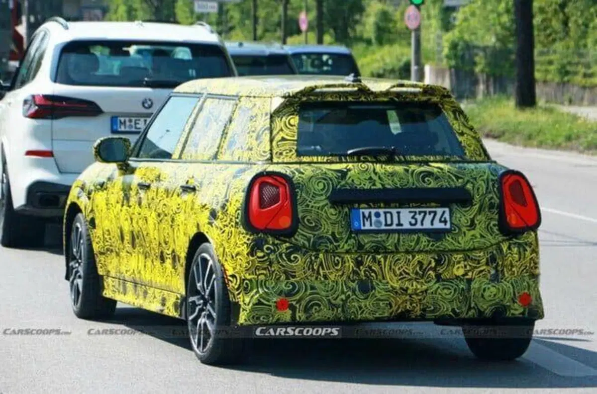 MINI 5 porte | L’endotermico abbraccia l’ibrido a 48 Volt [Foto Spia] (11)