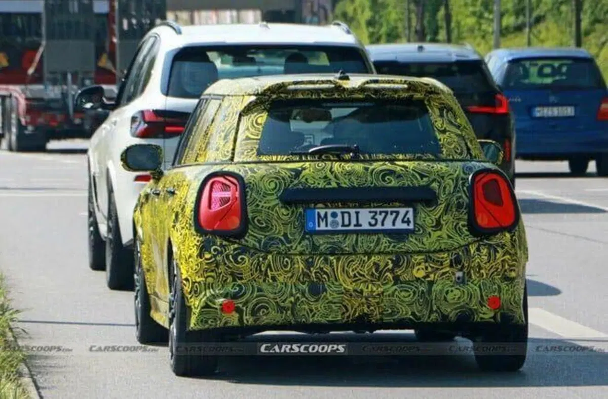 MINI 5 porte | L’endotermico abbraccia l’ibrido a 48 Volt [Foto Spia] (12)