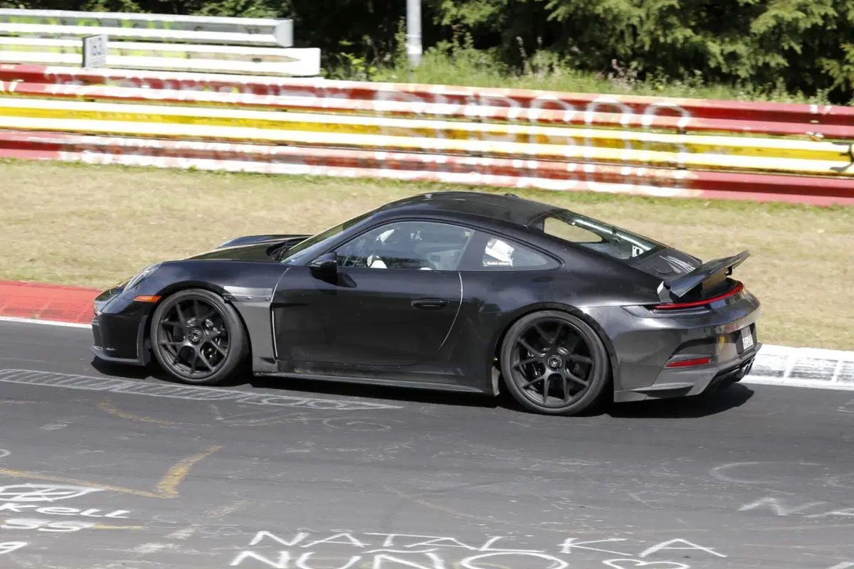 Porsche 911 ST, edizione speciale per celebrare gli anni ‘70 [Foto Spia] (14)