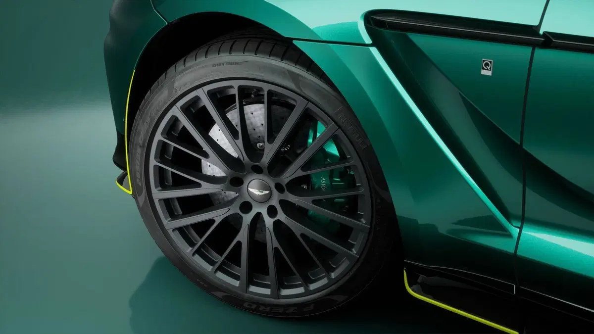 Aston Martin dedica una Suv alla Formula 1 di Fernando Alonso (6)