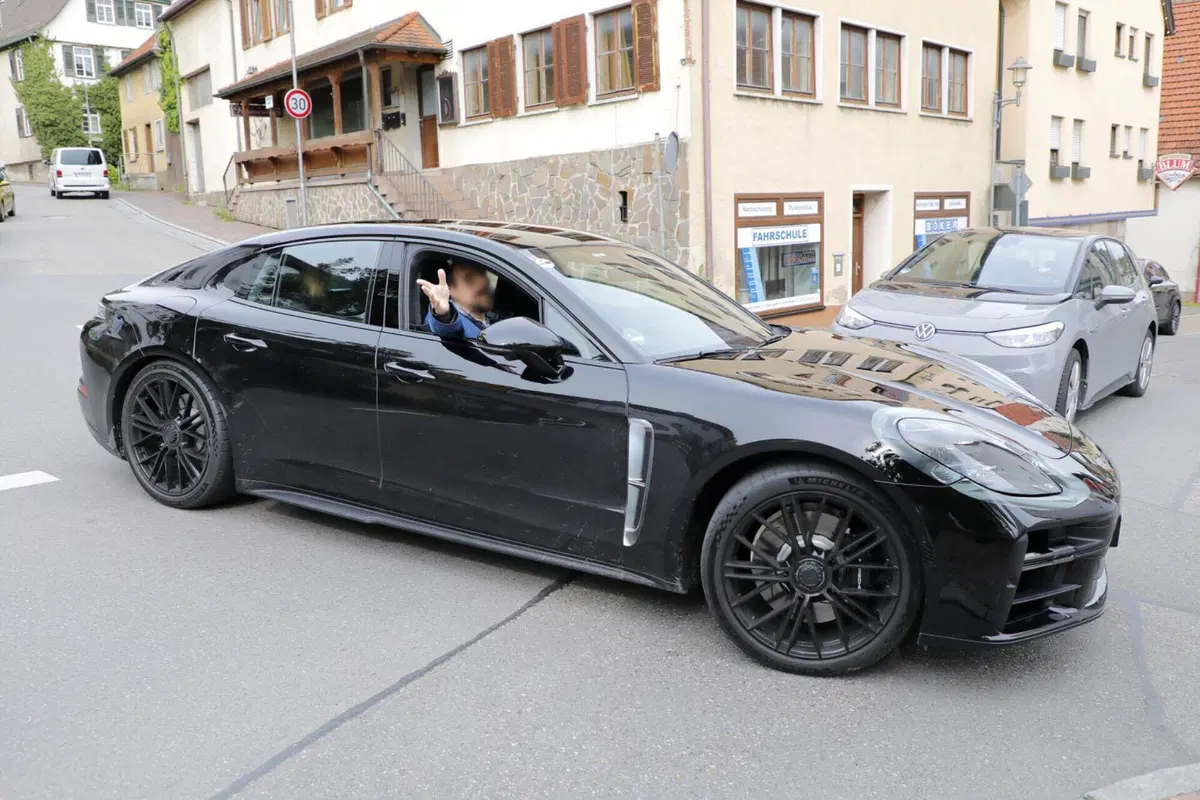 Porsche Panamera, la nuova generazione sarà Plug-In [Foto Spia] (3)